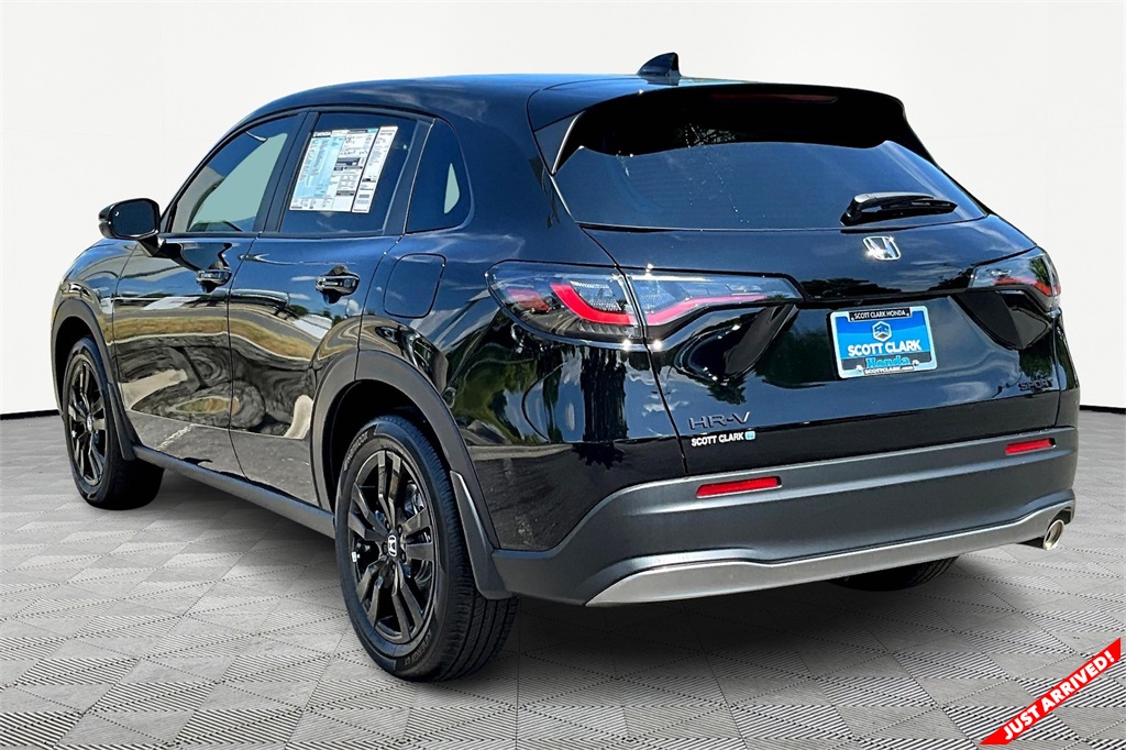 Vehicle image 4 of 12