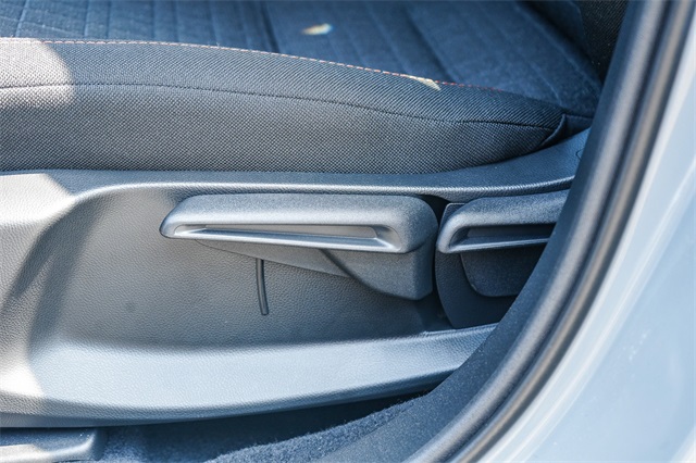 Vehicle image 33 of 36
