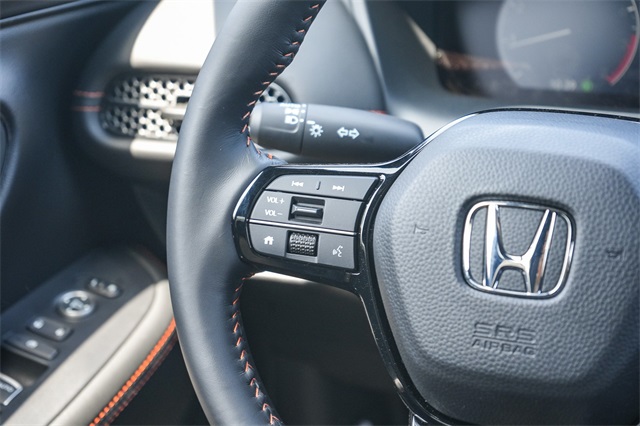 Vehicle image 27 of 36