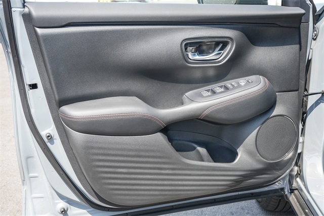 Vehicle image 24 of 36