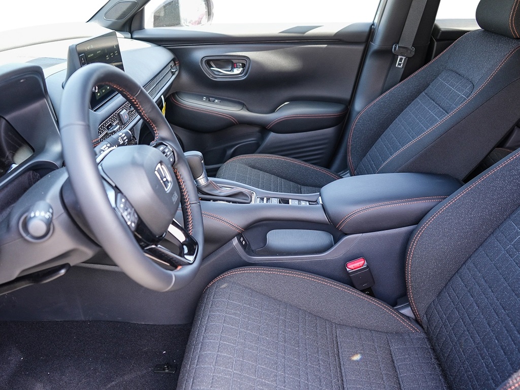 Vehicle image 8 of 17