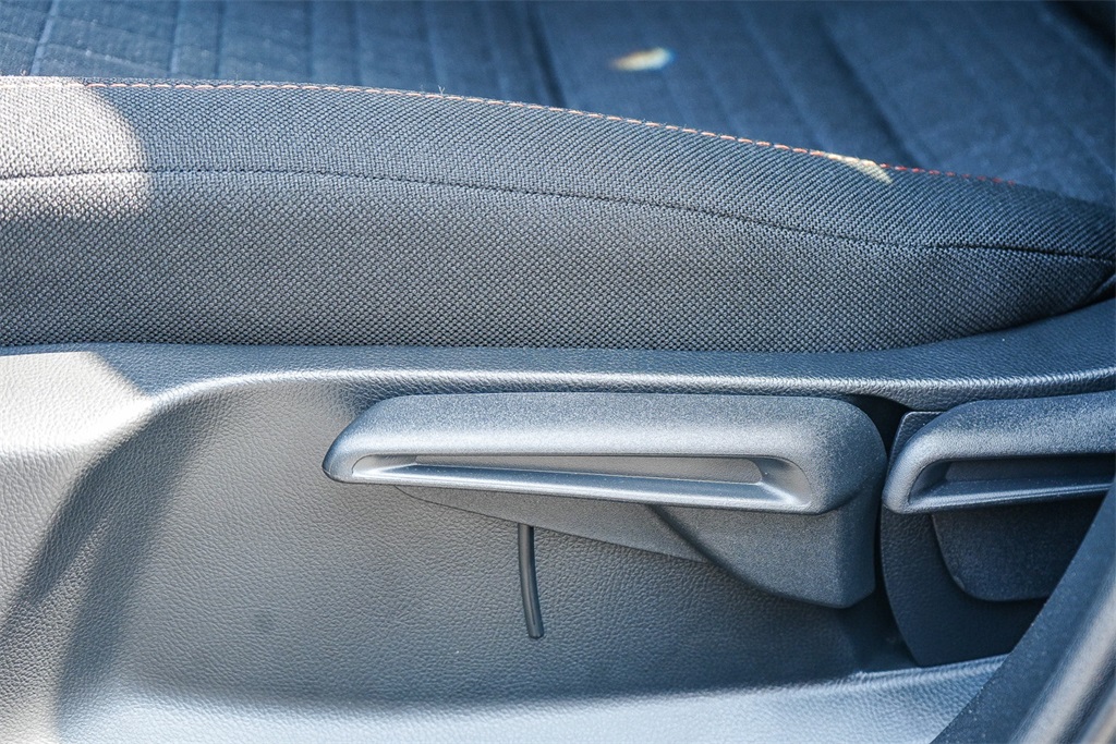 Vehicle image 16 of 17