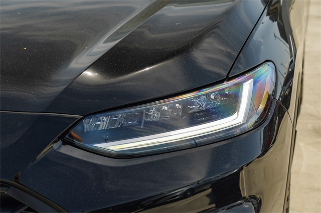 Vehicle image 32 of 36