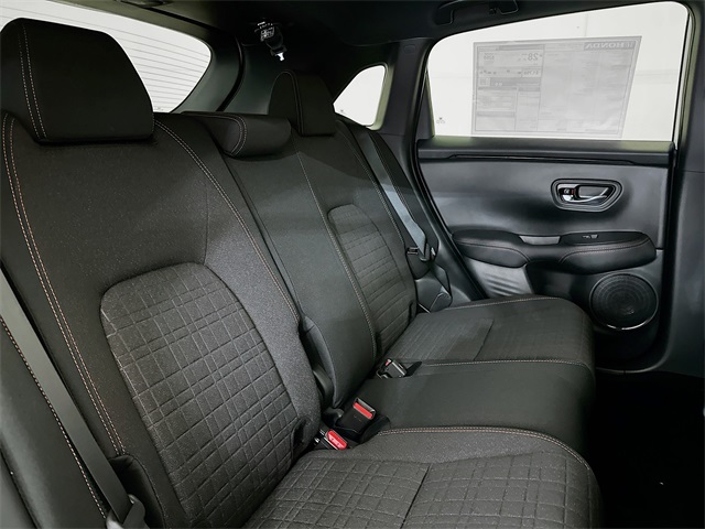 Vehicle image 11 of 24