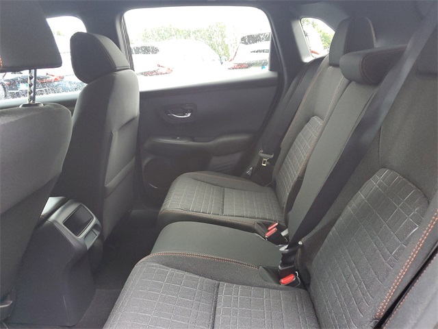Vehicle image 8 of 10