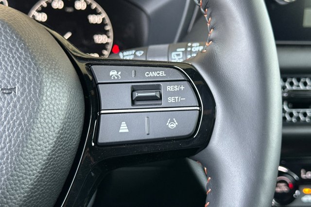 Vehicle image 27 of 40