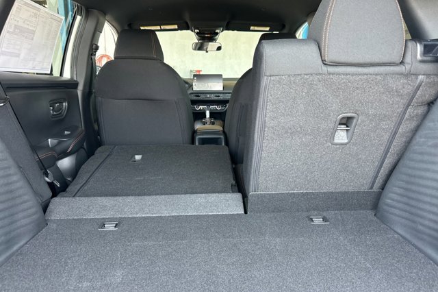 Vehicle image 16 of 40
