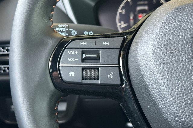 Vehicle image 26 of 40