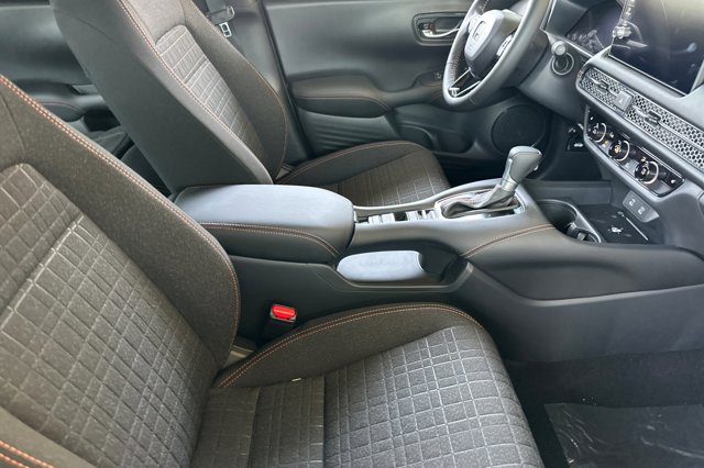Vehicle image 17 of 40