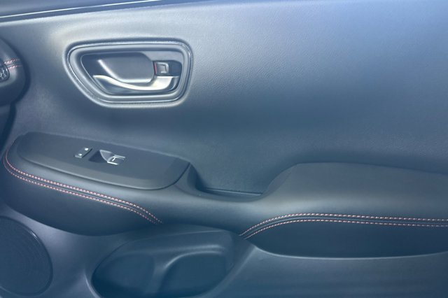 Vehicle image 19 of 40