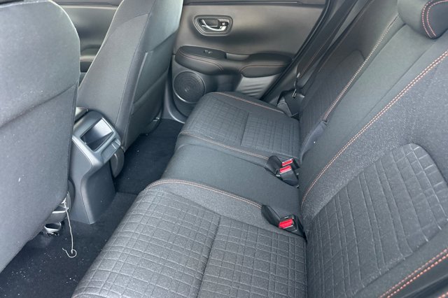 Vehicle image 13 of 40