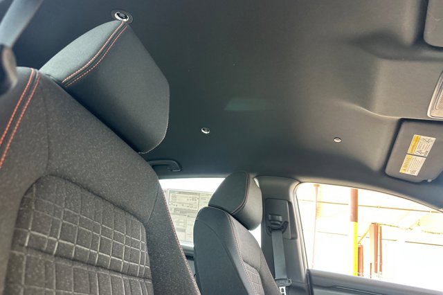 Vehicle image 18 of 40