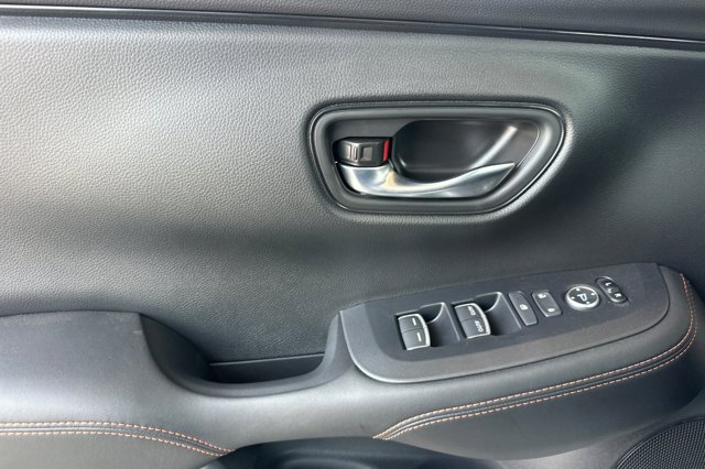 Vehicle image 11 of 40