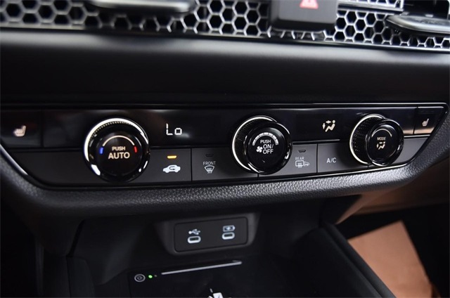 Vehicle image 18 of 24