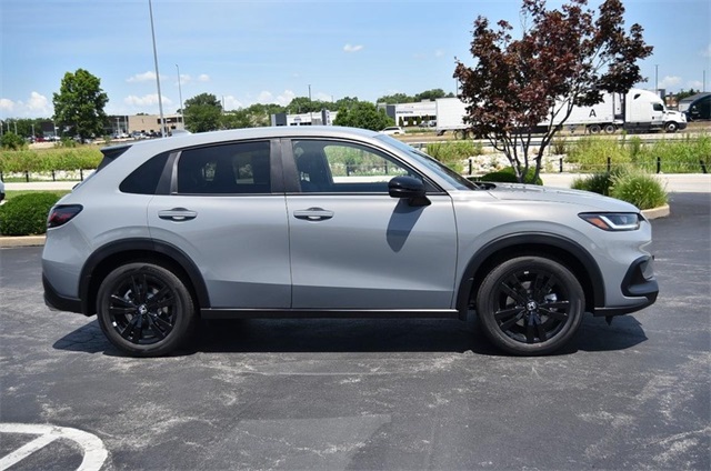 Vehicle image 4 of 24