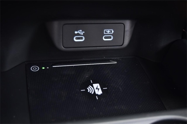 Vehicle image 23 of 24