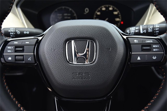 Vehicle image 13 of 24