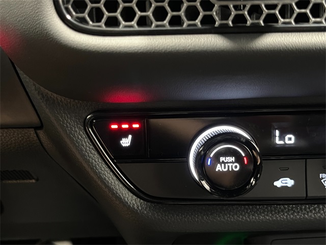 Vehicle image 21 of 26