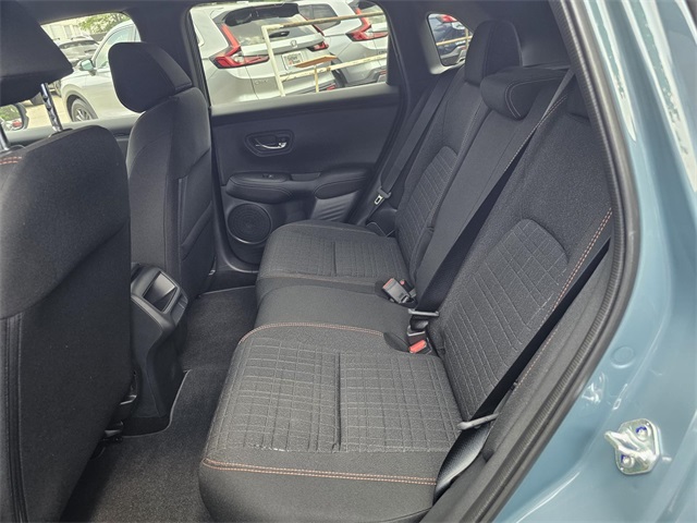 Vehicle image 8 of 19
