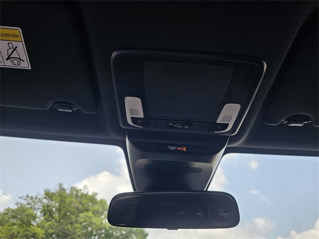 Vehicle image 18 of 19