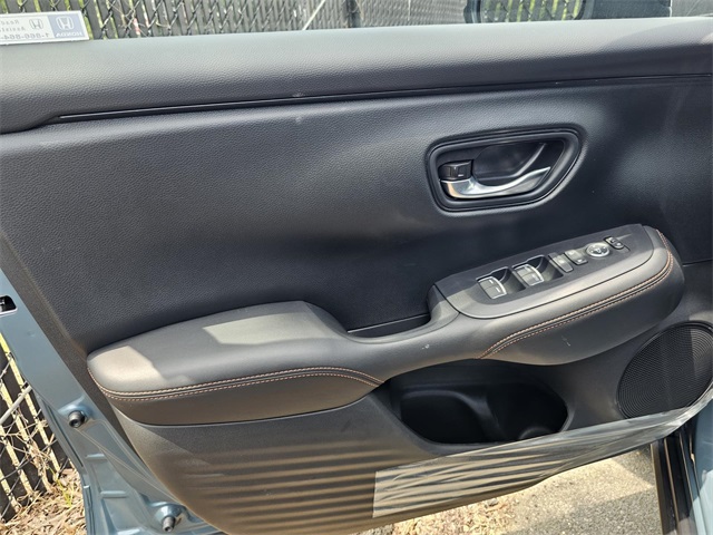 Vehicle image 14 of 19