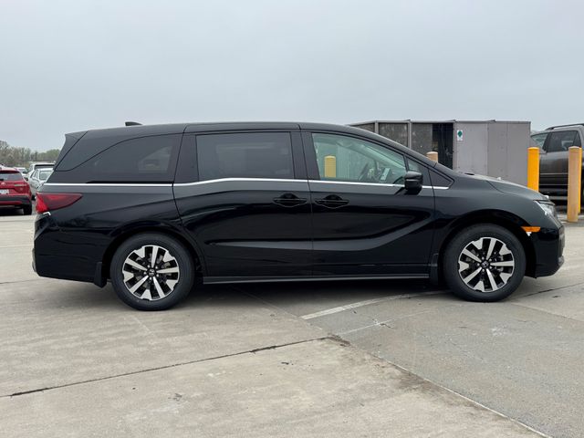 2026 Honda Odyssey EX-L Image 2 of 31
