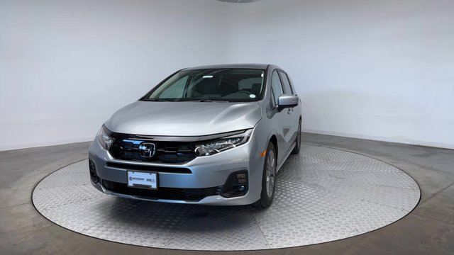 2026 Honda Odyssey Touring Image 2 of 30