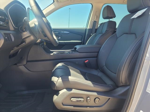 Vehicle image 13 of 15