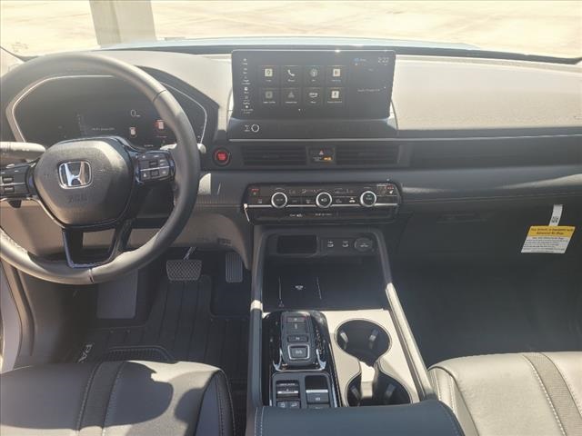 Vehicle image 9 of 15