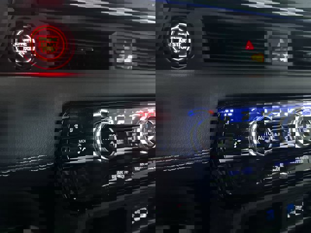 Vehicle image 20 of 27
