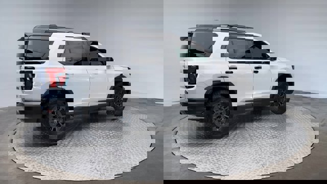 Vehicle image 8 of 31