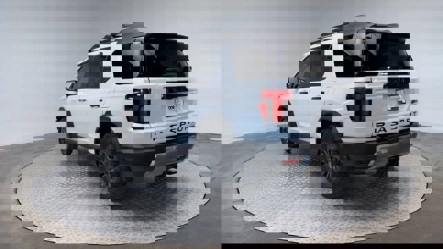 Vehicle image 10 of 31