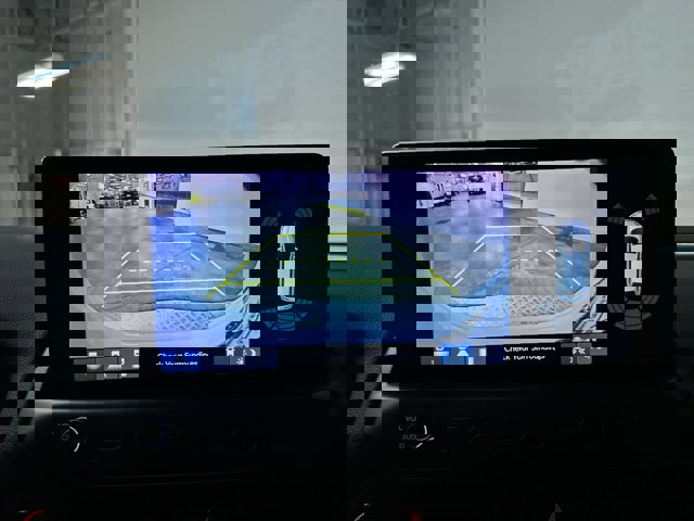 Vehicle image 21 of 31
