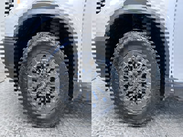 Vehicle image 13 of 31