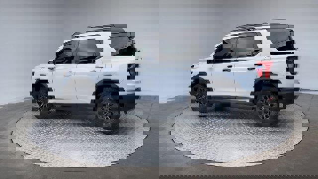 Vehicle image 10 of 31
