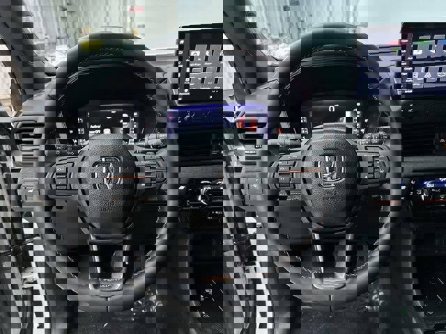 Vehicle image 17 of 31