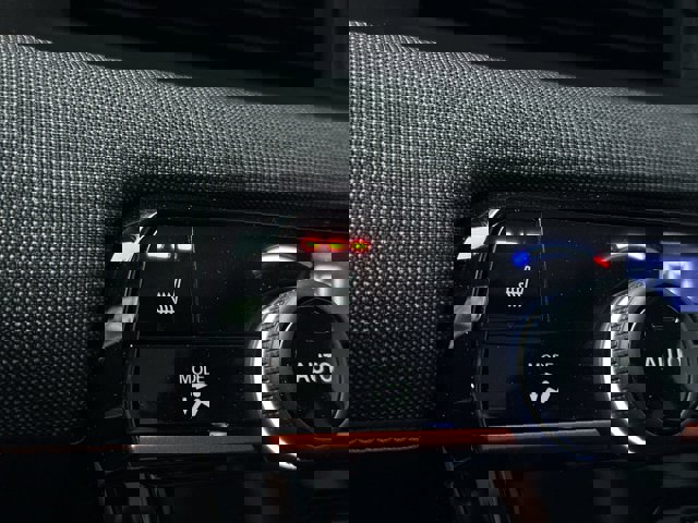 Vehicle image 22 of 31