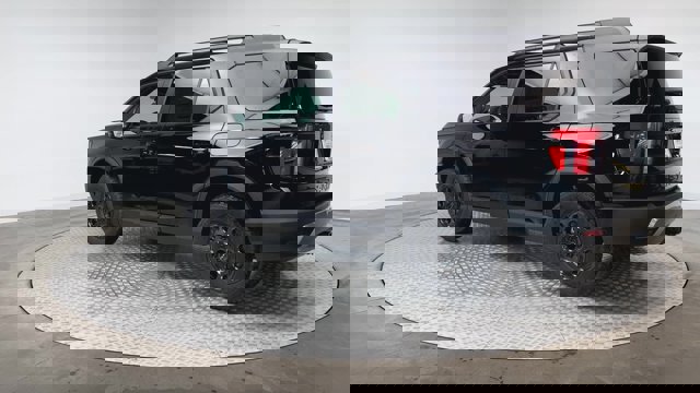 Vehicle image 10 of 28