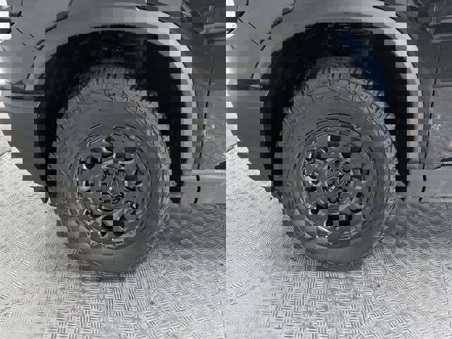 Vehicle image 25 of 28