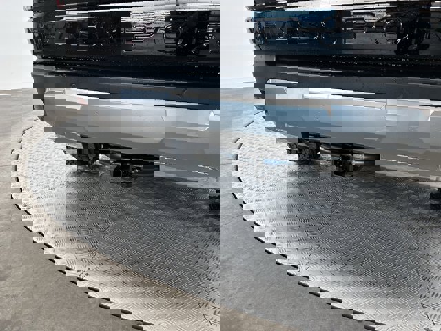Vehicle image 23 of 28