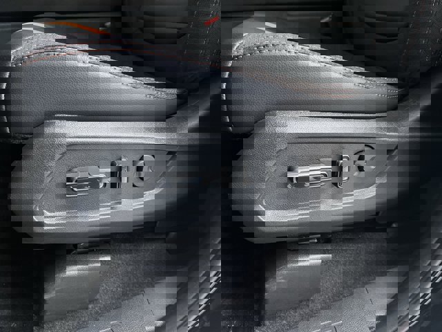 Vehicle image 12 of 28