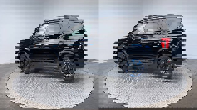 Vehicle image 10 of 30