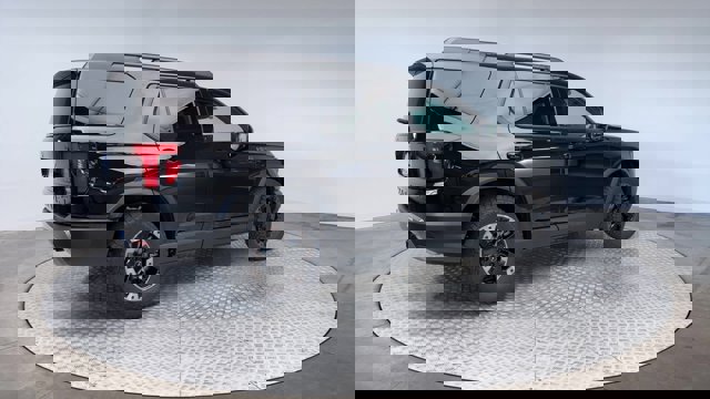 Vehicle image 8 of 30