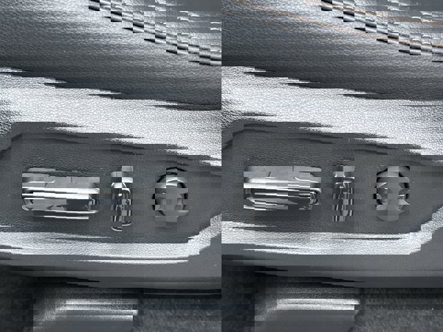 Vehicle image 25 of 30