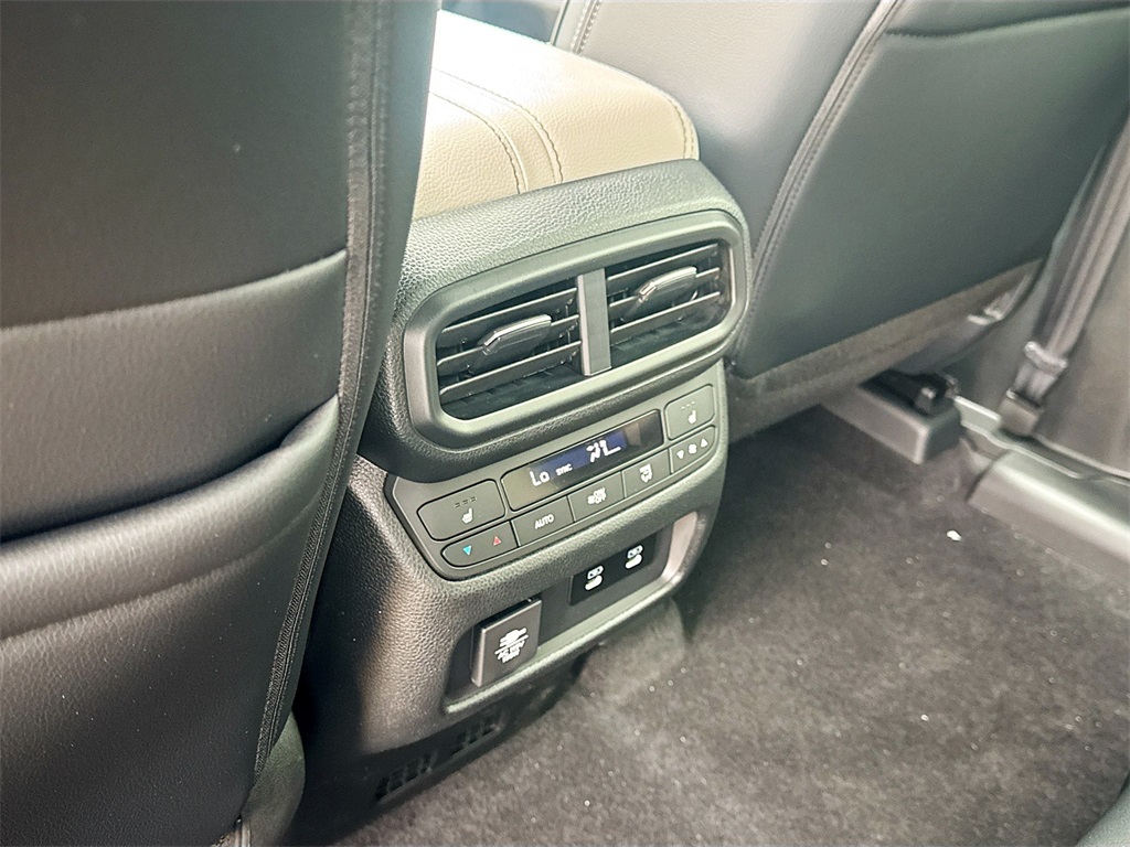 Vehicle image 28 of 36