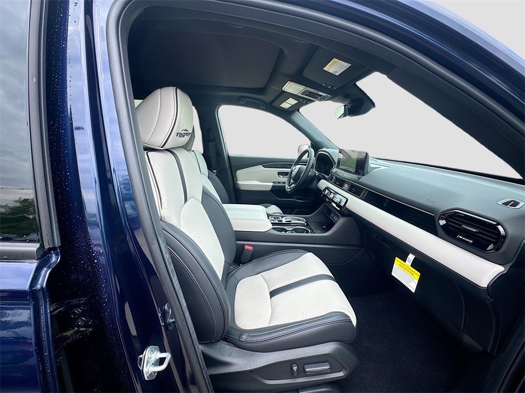 Vehicle image 31 of 36