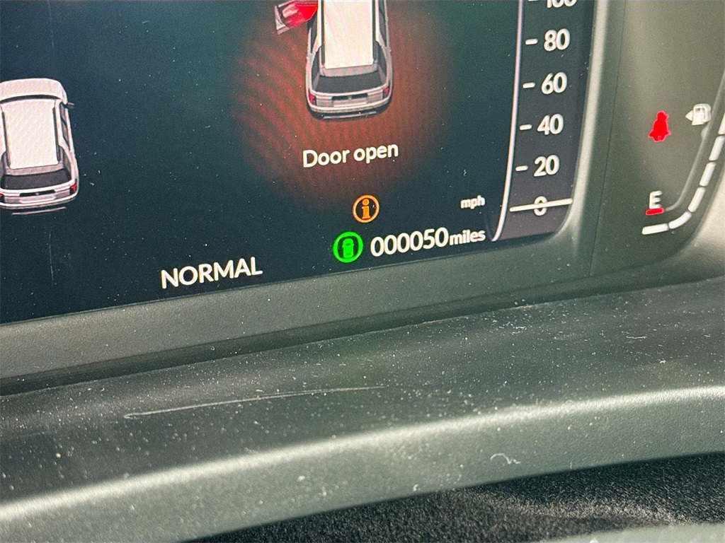 Vehicle image 14 of 36