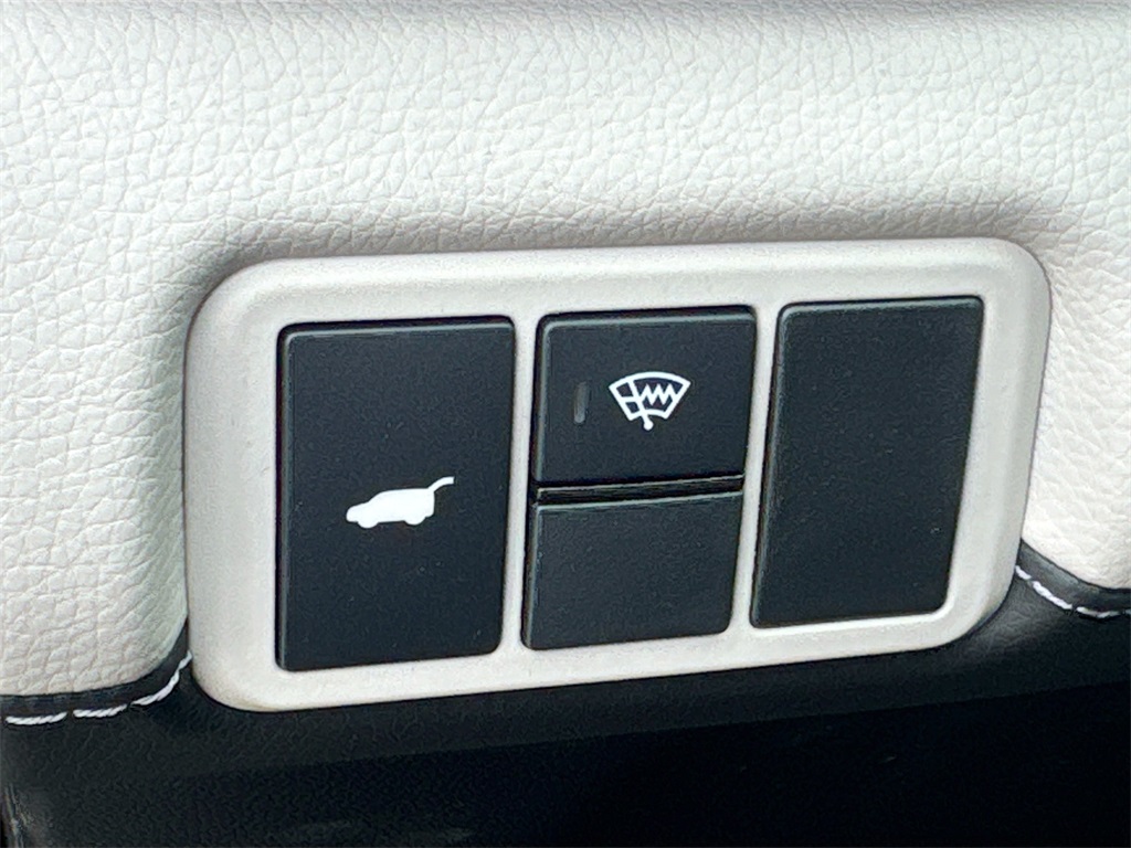 Vehicle image 10 of 36