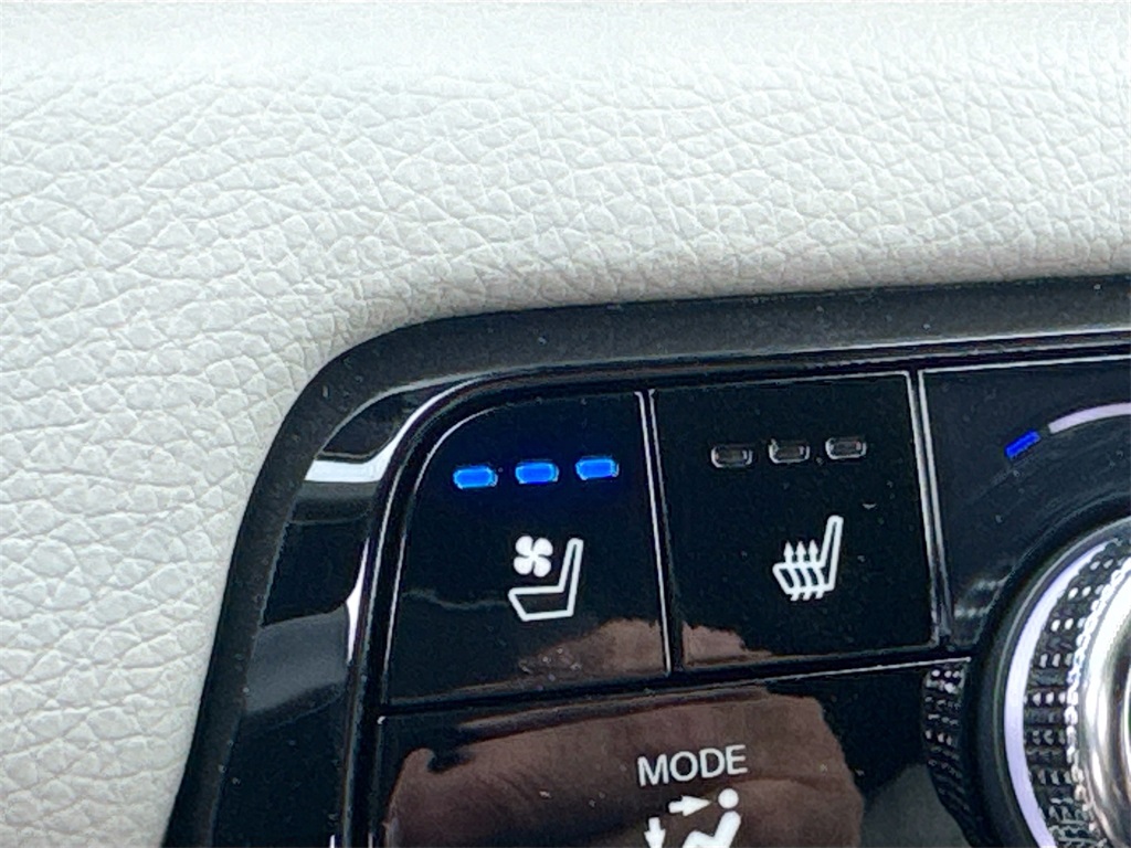 Vehicle image 22 of 36