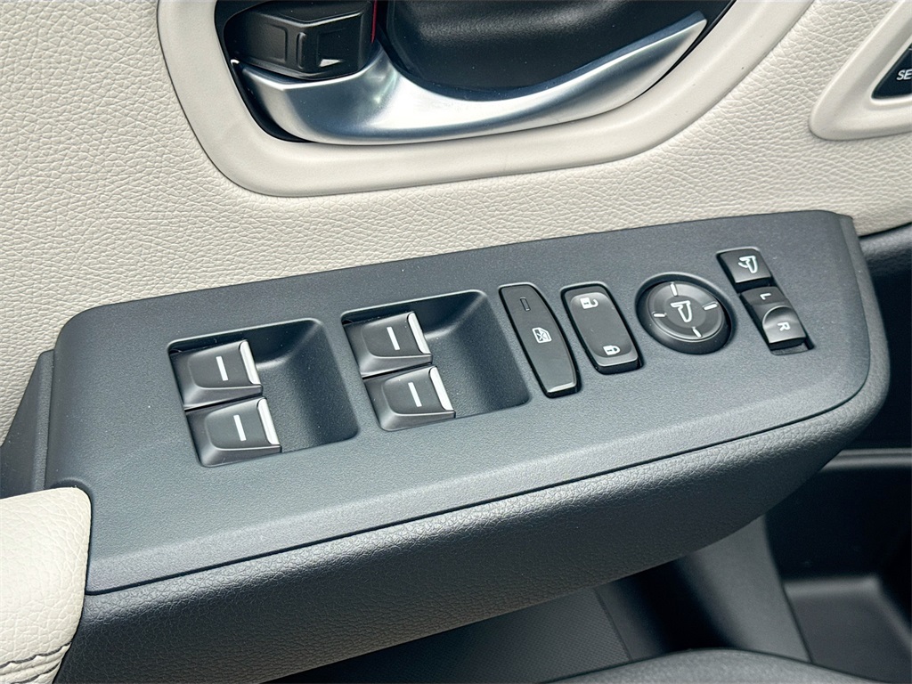 Vehicle image 20 of 36